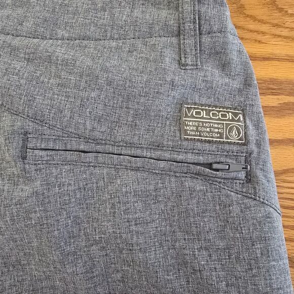 Men's Volcom size 28 shorts Surf & Turf - Picture 10 of 10